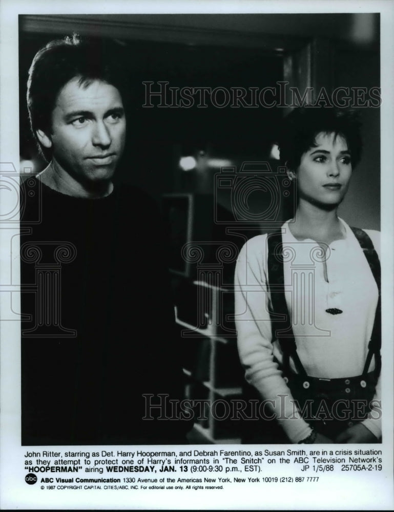 1988 Press Photo John Ritter &amp; Debrah Farentino in Hooperman - cvp55126- Historic Images