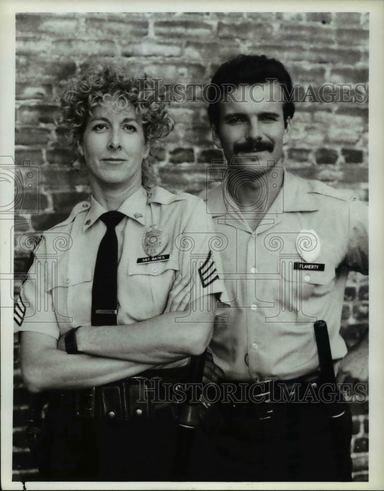 1986 Press Photo Betty Thomas &amp; Robert Clohessy in Hill Street Blues - cvp55256- Historic Images