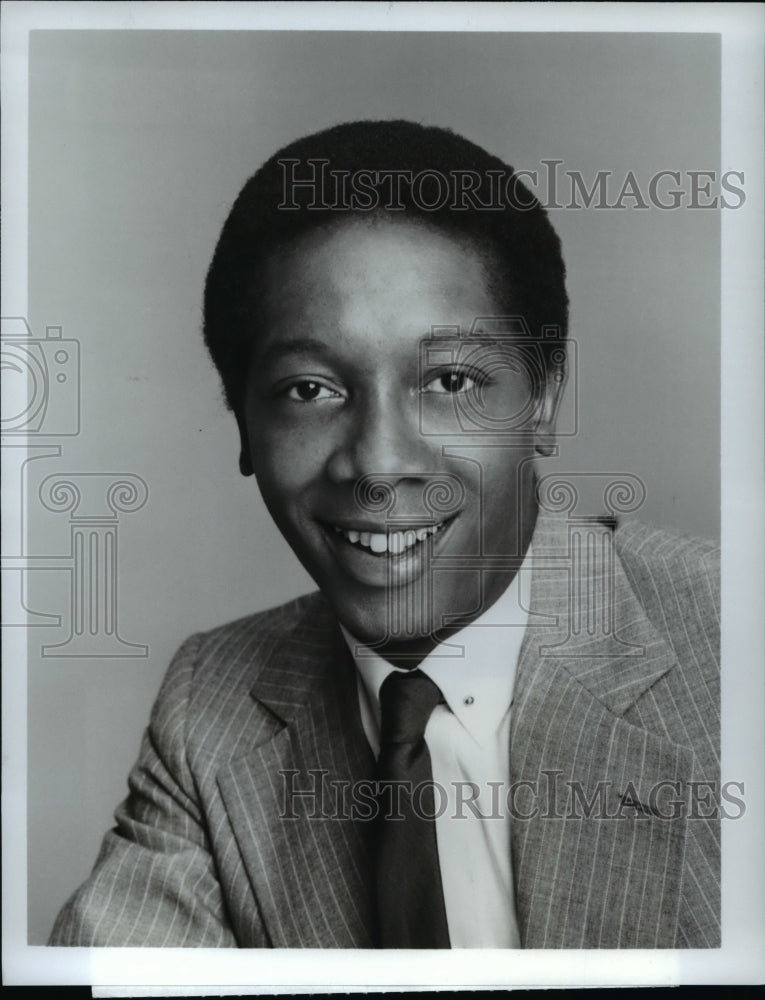 1983 Press Photo Nathan Cook stars in Arthur Hailey's Hotel - cvp55334- Historic Images