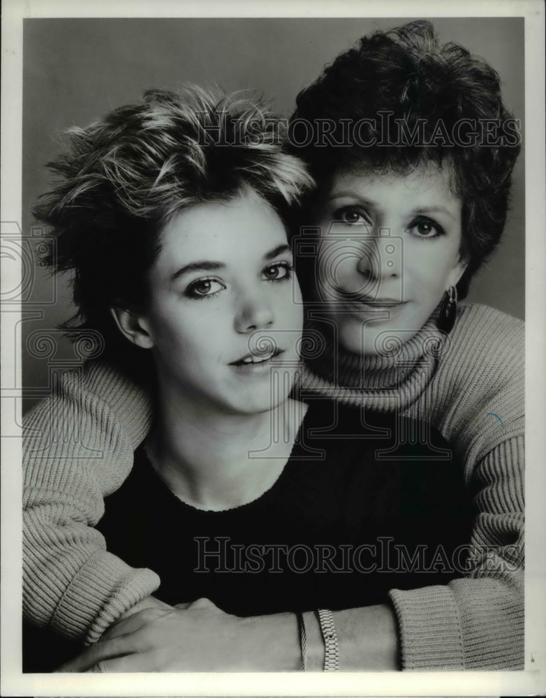 1988 Press Photo Carol Burnett Carrie Hamilton In Hostage - cvp55387- Historic Images