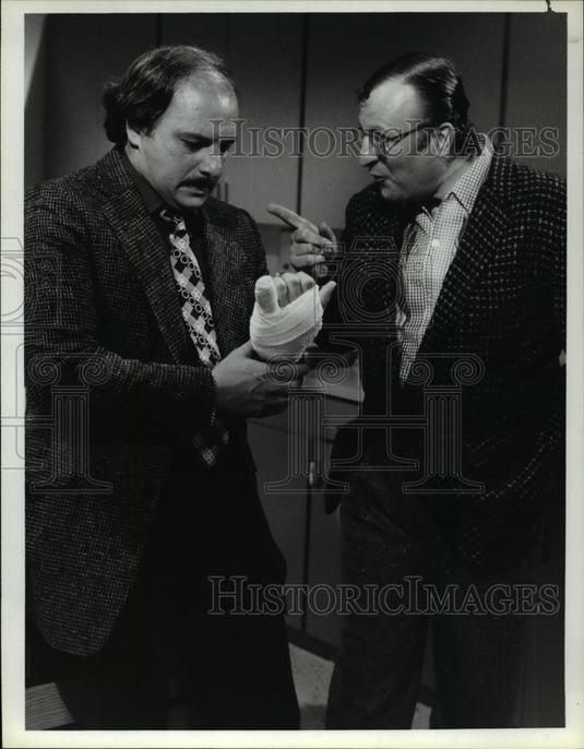 1986 Press Photo Dennis Franz & Peter Jurasik in Hill Street Blues - cvp55398- Historic Images