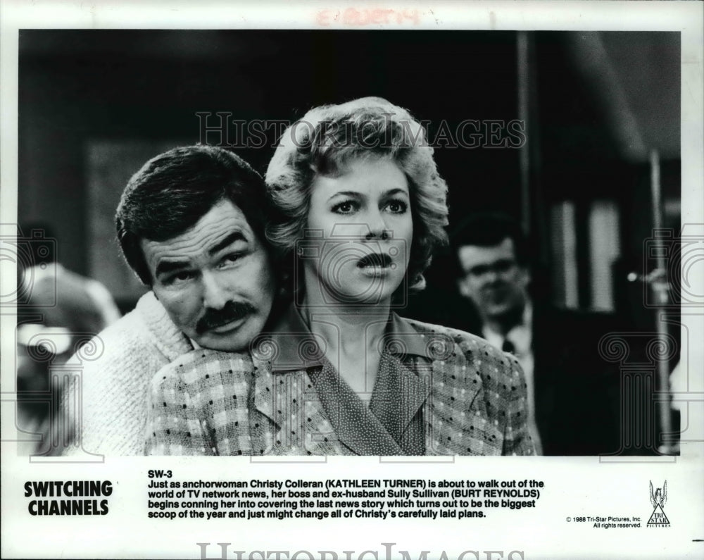 1988 Press Photo Switching Channels Kathleen Turner Burt Reynolds - cvp55474- Historic Images