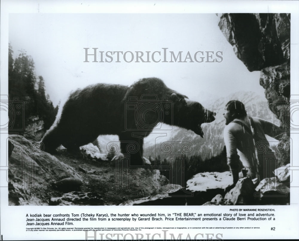 1989 Press Photo Tcheky Karyo and kodiak bear in The Bear movie film - cvp56984- Historic Images