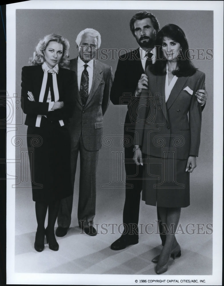 1986 Press Photo Efrem Zimbalist Jr &amp; Connie Sellecca in Hotel - cvp57746- Historic Images