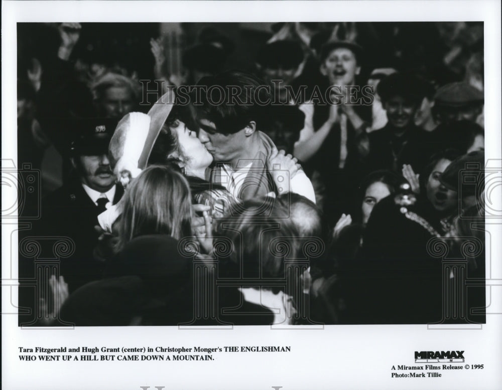 1995 Press Photo Tara Fitzgerald actress and Hugh Grant actor - cvp60624- Historic Images