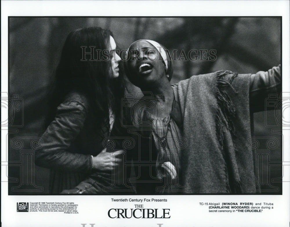 1996 Press Photo Winona Ryder and Charlayne Woodard star in The Crucible- Historic Images