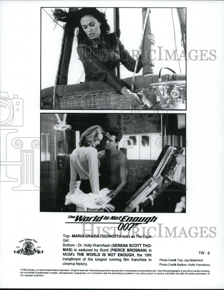 1999 Press Photo Maria Grazia Cucinotta Serena Scott Thomas and Pierce Brosnan- Historic Images