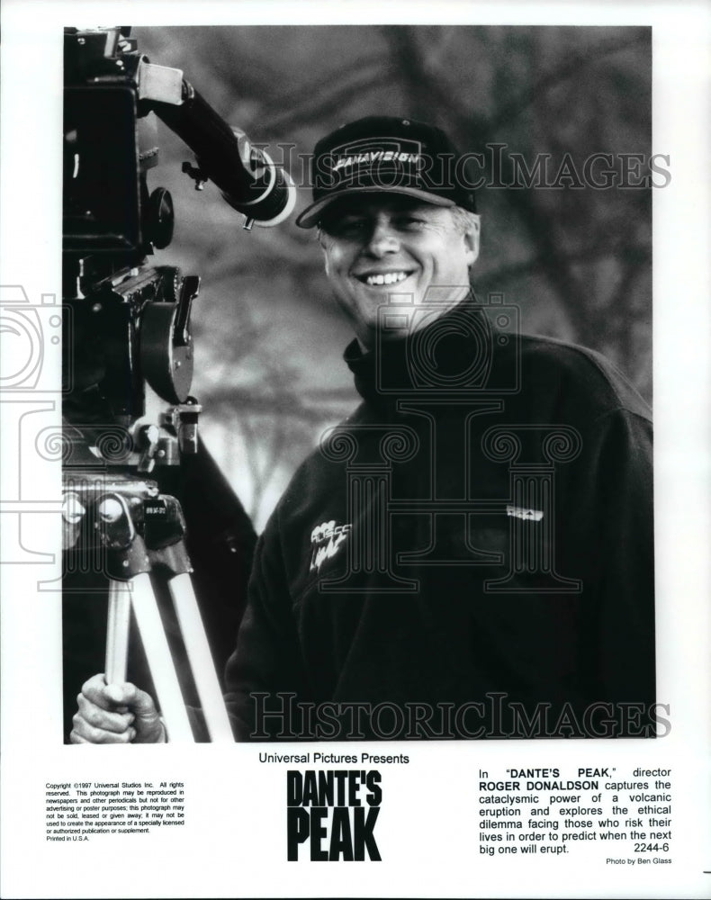 1998 Press Photo Director Roger Donaldson of Dante&#39;s Peak - cvp62273- Historic Images