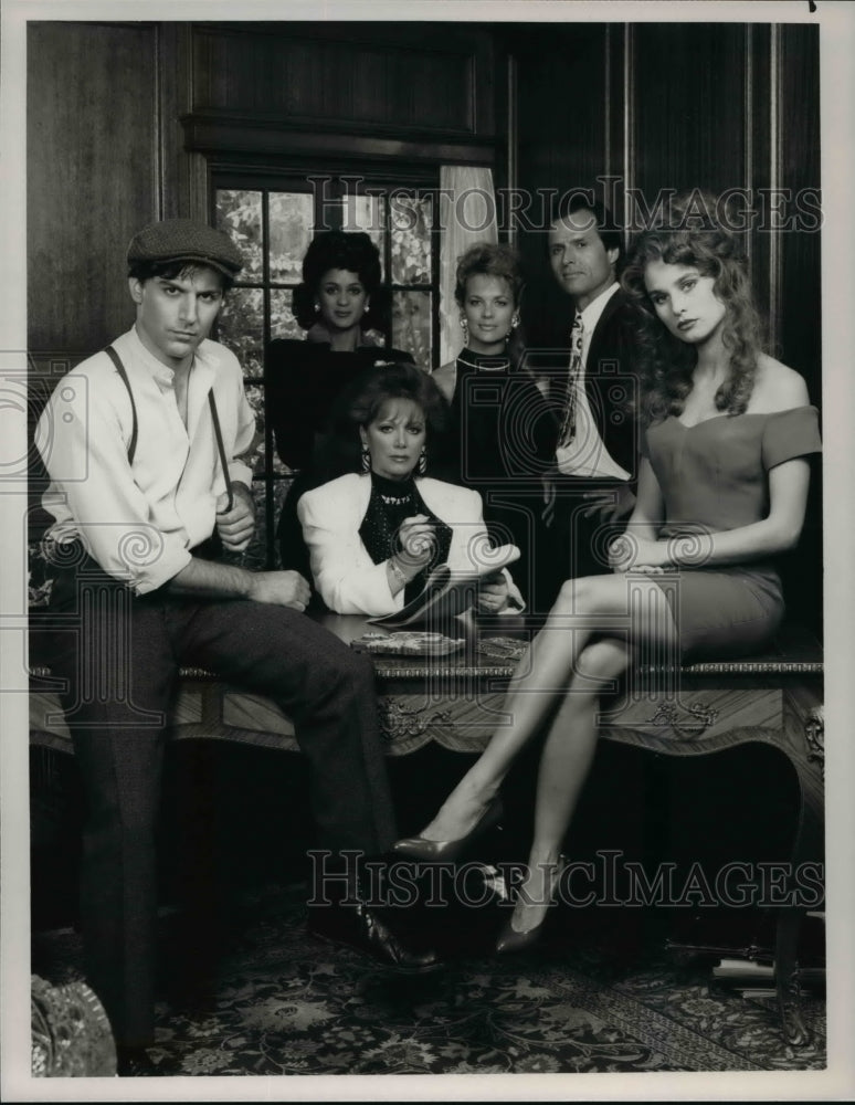 Load image into Gallery viewer, 1990 Press Photo Jackie Collins &amp; Cast of Jackie Collins Lucky/Chances
