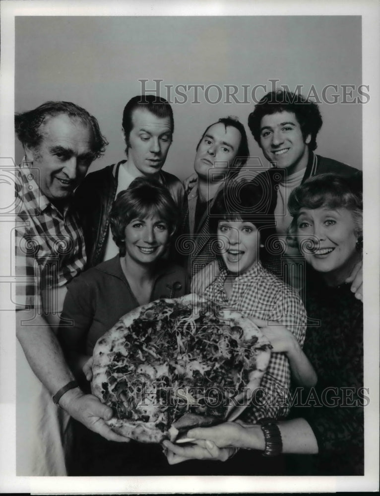 1978 Press Photo Penny Marshall Cindy Williams Phil Foster Michael McKean David- Historic Images