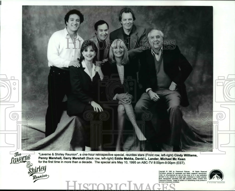 1996 Press Photo Cindy Williams, Penny Marshall in Laverne &amp; Shirley Reunion- Historic Images