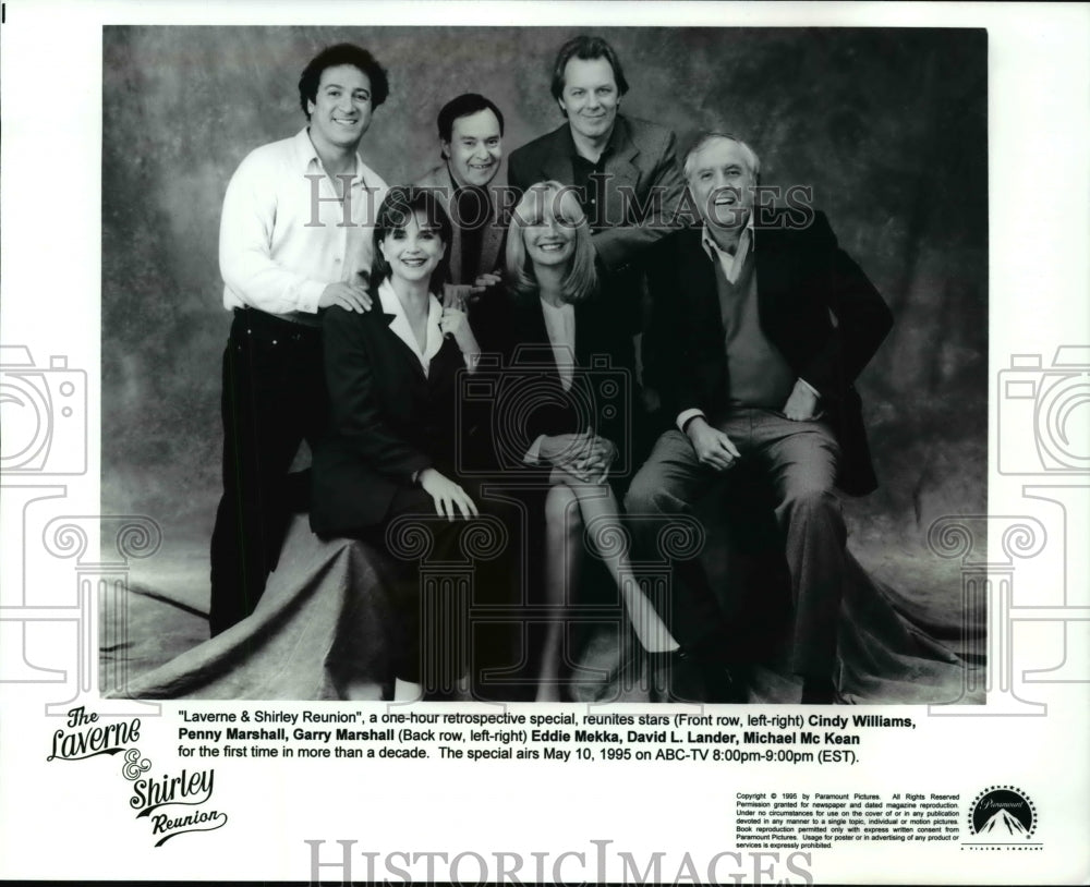 1996 Press Photo Cindy Williams, Penny Marshall in Laverne & Shirley Reunion- Historic Images