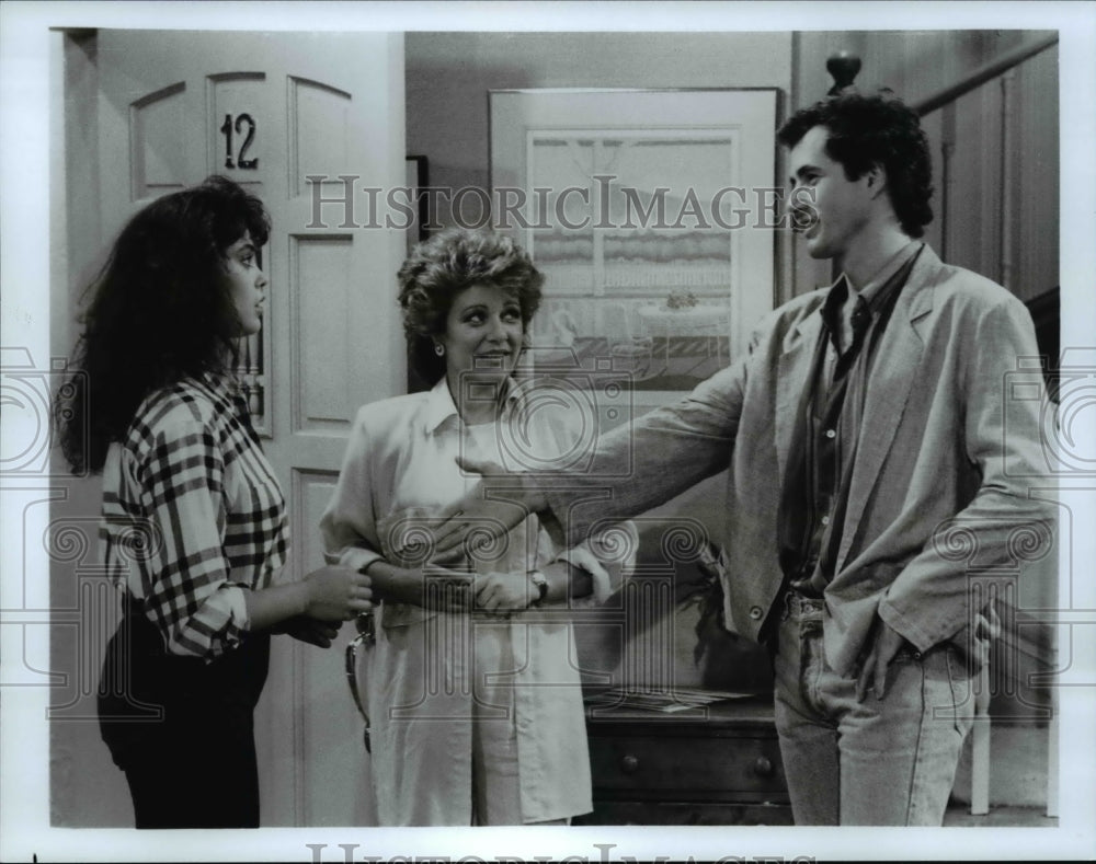 1987 Press Photo Lewis Smith, Teri Hatcher & Patty Duke in Karen's Song- Historic Images