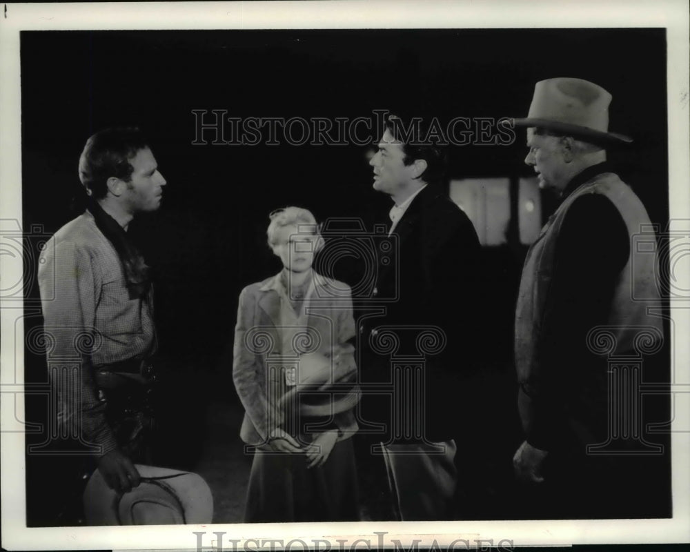 1977 Press Photo Charlton Heston, Carroll Baker &amp; Cast of The Big Country- Historic Images