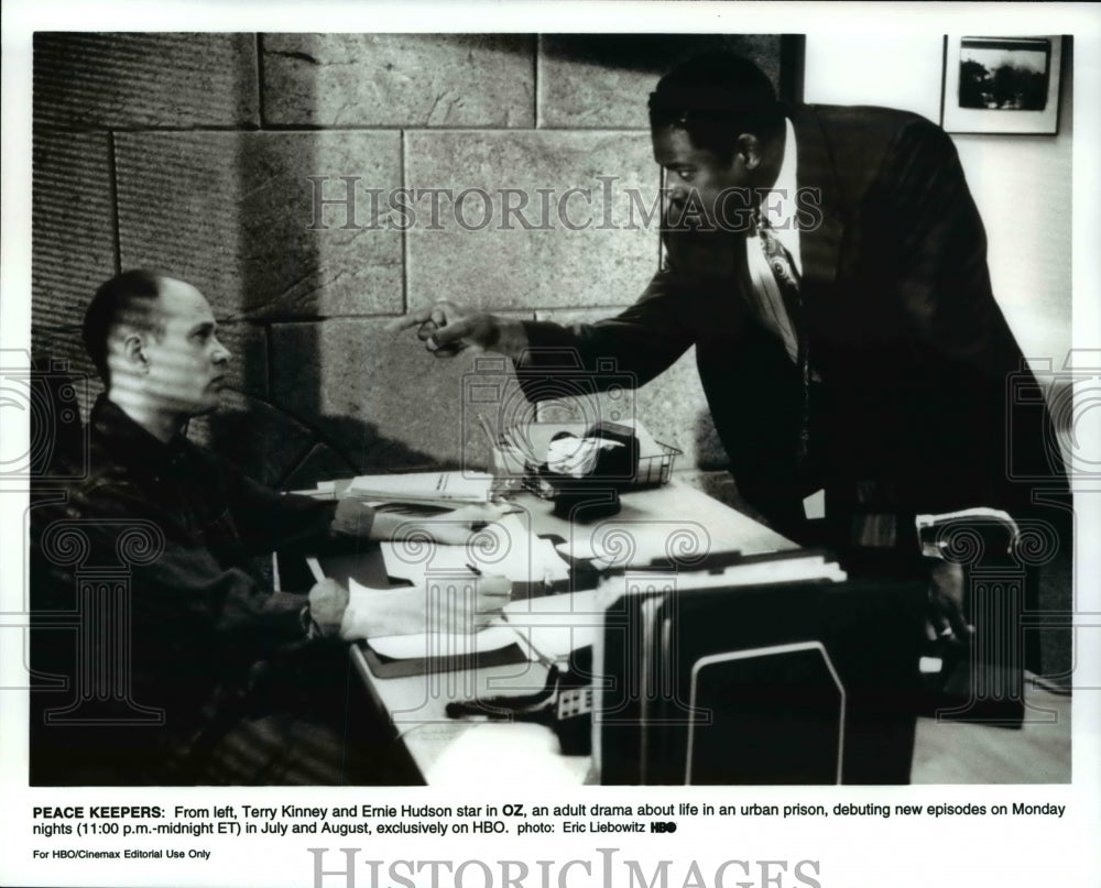 Press Photo Terry Kinney and Ernie Hudson star in Oz - cvp64262- Historic Images