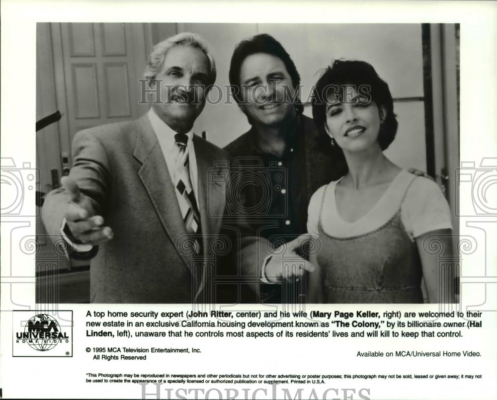 1995 Press Photo John Ritter &amp; Mary Page Keller with Hal Linden in The Colony- Historic Images