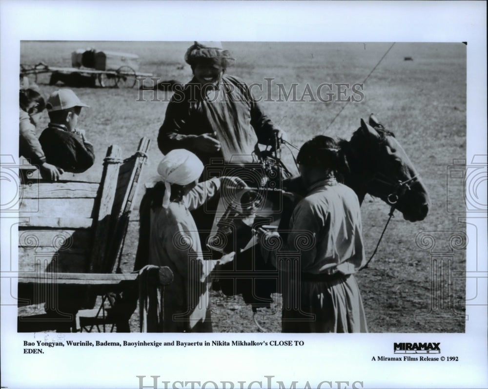 1992 Press Photo Baoyinhexige, Nikita Mikhalkov &amp; Badema in Close To Eden- Historic Images