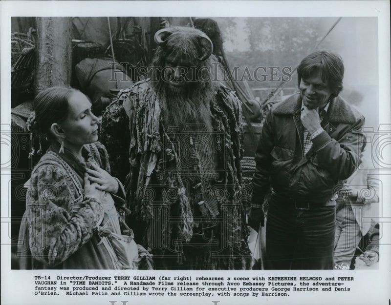 Load image into Gallery viewer, 1982 Press Photo Katherine Helmond &amp; Peter Vaughan in Time Bandits - cvp64987
