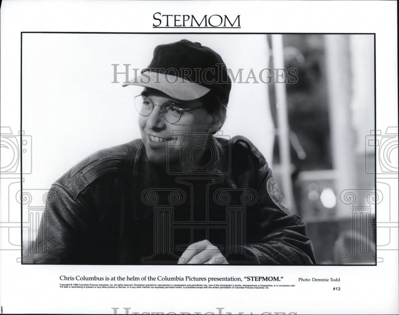 Load image into Gallery viewer, 1998 Press Photo Director Chris Columbus of the film Stepmom - cvp66131
