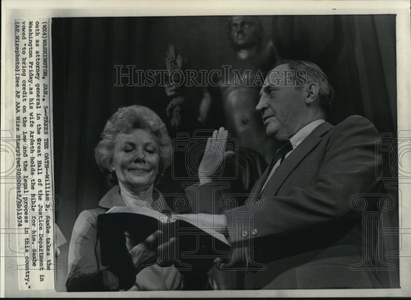 Load image into Gallery viewer, 1974 Press Photo William B. Saxbe and wife Ardath - cvp66185
