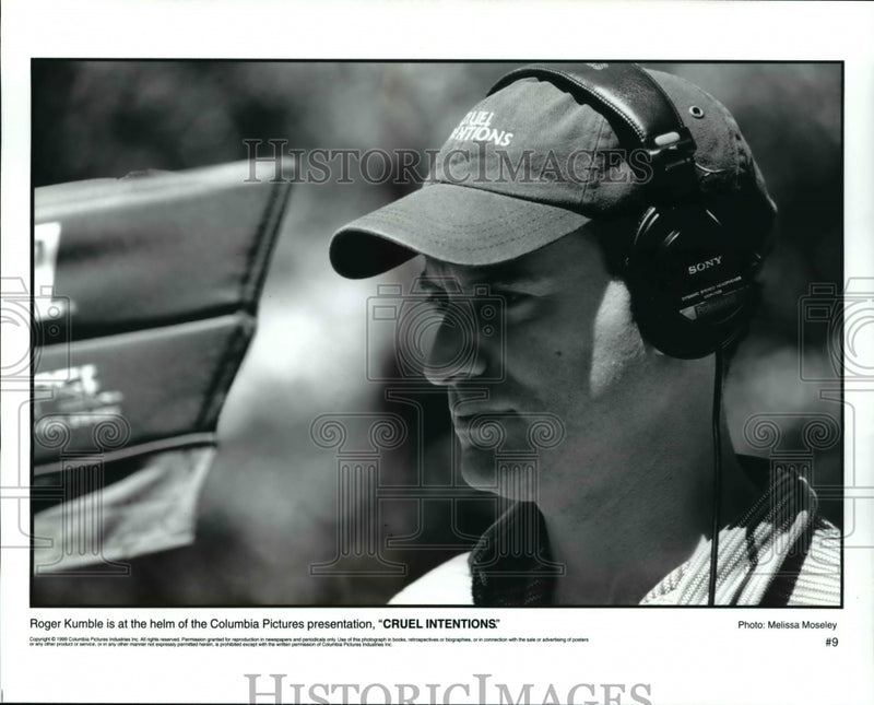 Load image into Gallery viewer, 1999 Press Photo Roger Kumble director of Cruel Intentions - cvp66332
