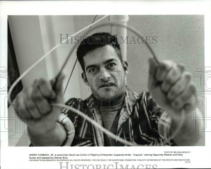 Load image into Gallery viewer, 1996 Press Photo Harry Connick Jr. stars as Daryl Lee Cullum in Copycat
