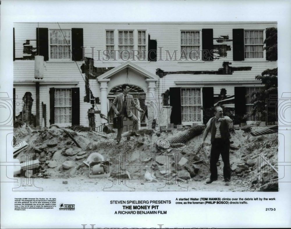 1986 Press Photo Tom Hanks and Philip Bosco in The Money Pit - cvp66981- Historic Images