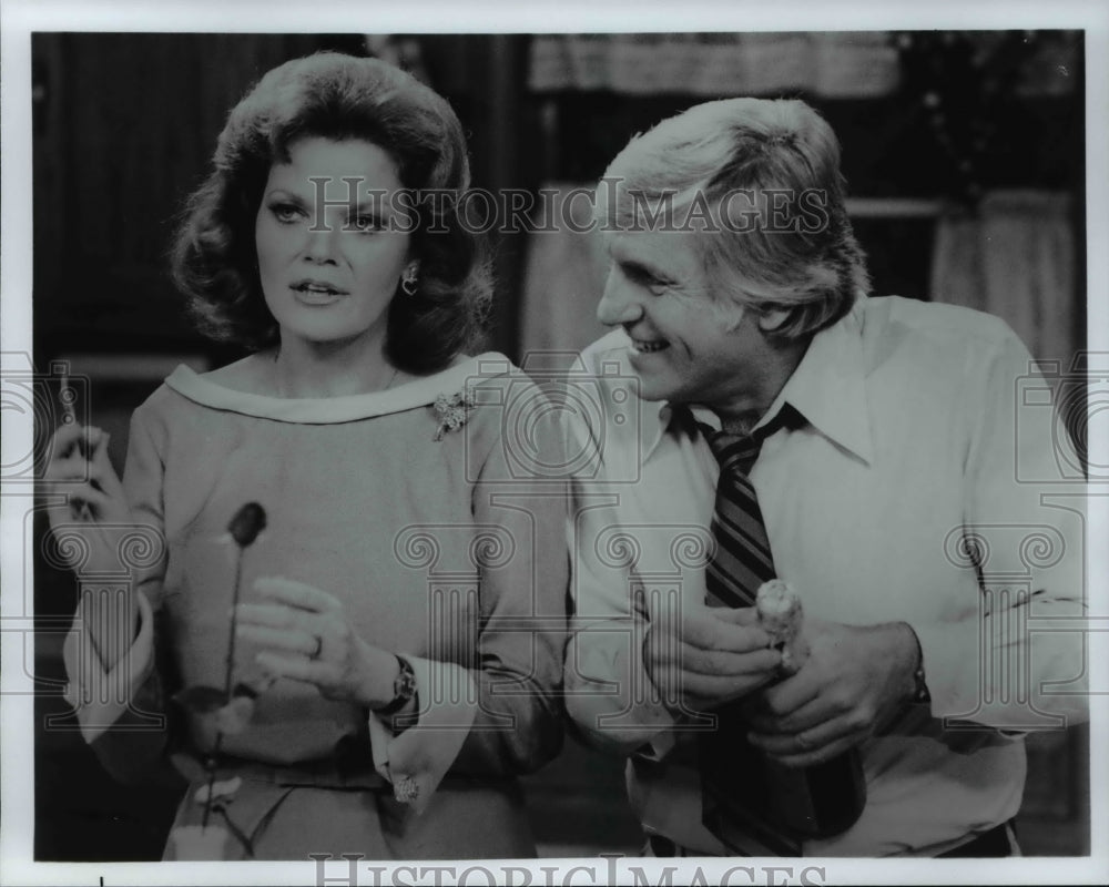 Press Photo Jerry Van Dyke, Eileen Brennan in 13 Queens Blvd - cvp67327- Historic Images