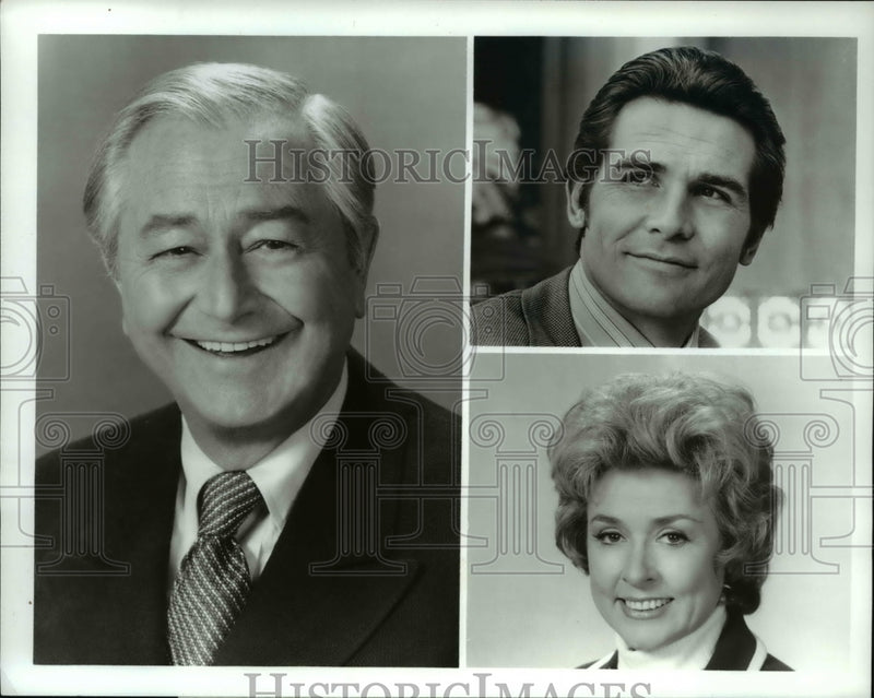 Load image into Gallery viewer, 1972 Press Photo Robert Young, James Brolin, Elena Verdugo in Marcus Welby MD
