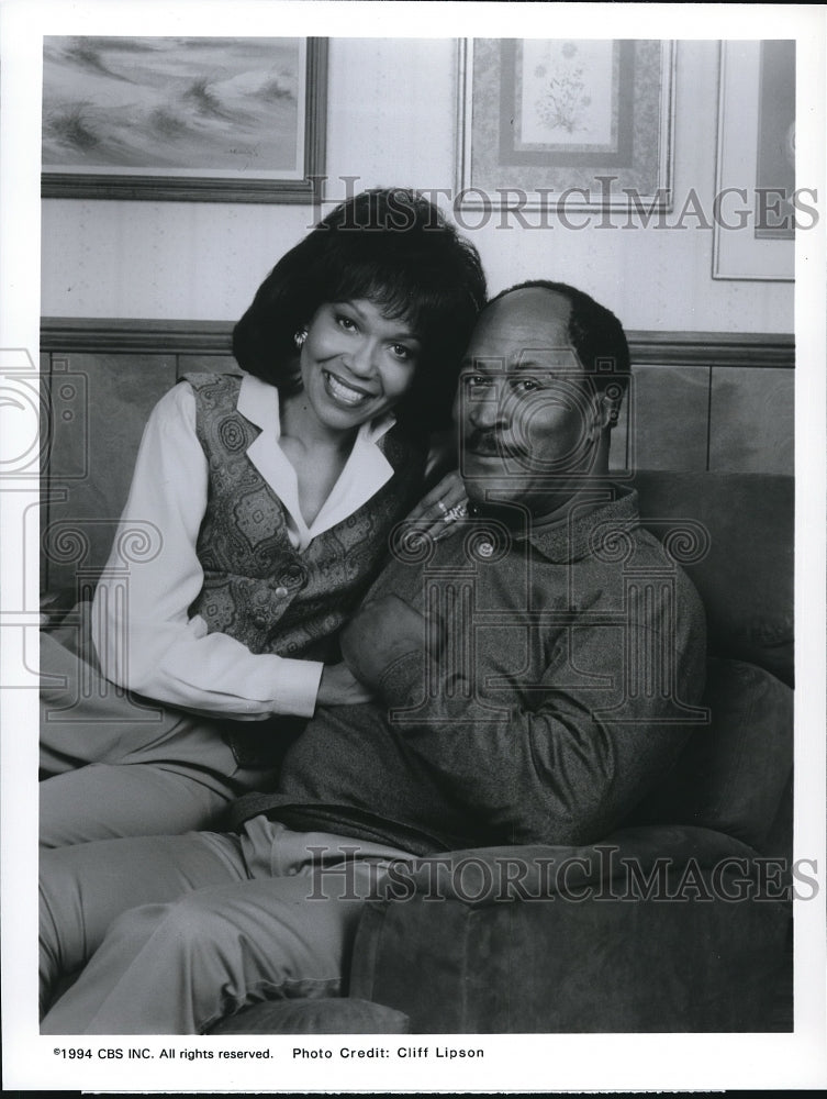 1994 Press Photo Lynne Godfrey and John Amos star in 704 Hauser TV Show- Historic Images
