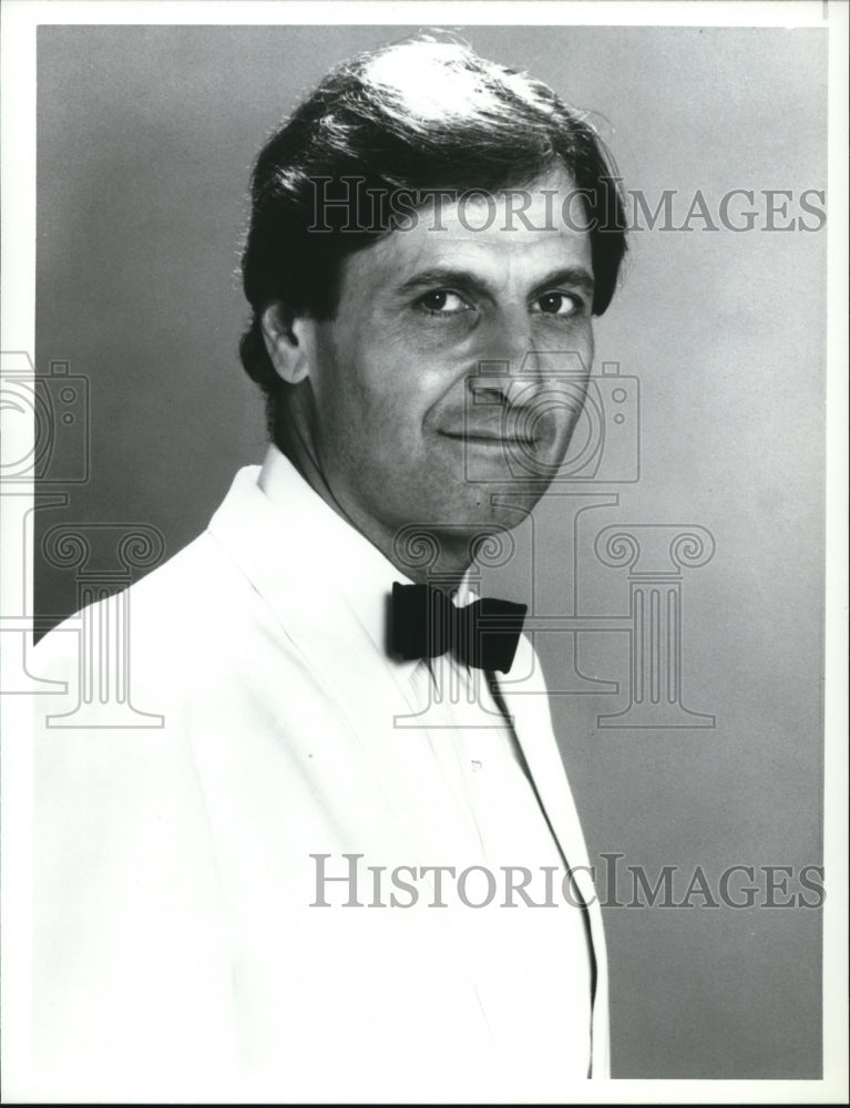 1987 Press Photo Joe Bologna in Rags to Riches - cvp72123- Historic Images