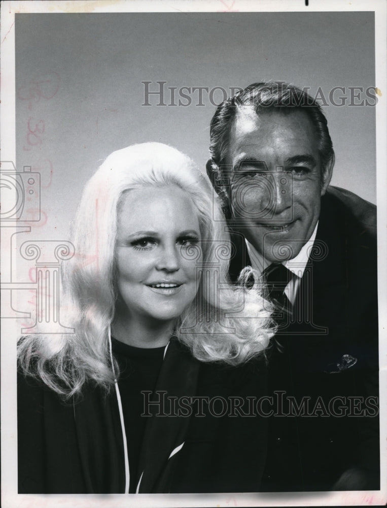 Press Photo Peggy Lee &amp; Anthony Quinn in Kraft Music Hall - cvp72312- Historic Images