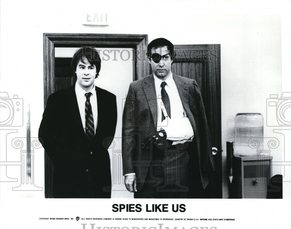 1985 Press Photo Dan Aykroyd & Chevy Chase in Spies Like US - cvp72507- Historic Images