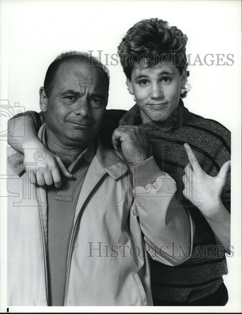 1987 Press Photo Burt Young and Corey Haim star in Roomies- Historic Images