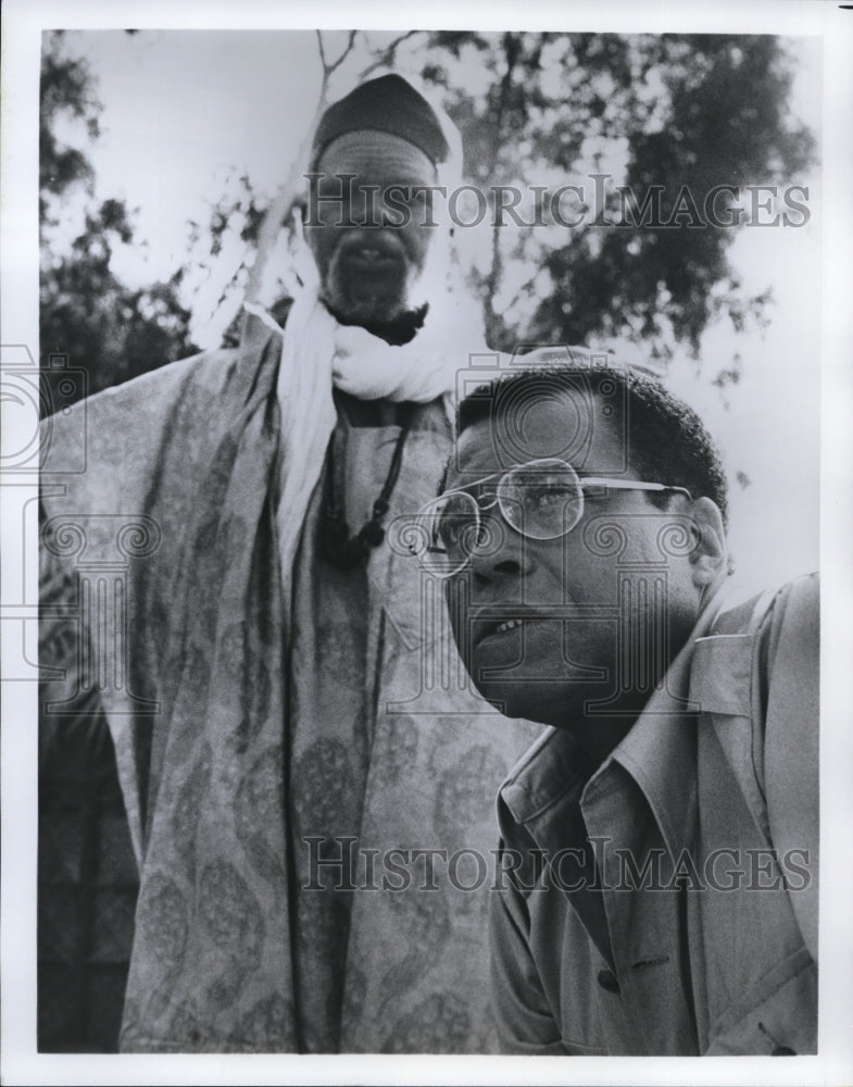 Press Photo James Earl Jones and Alex Haley in Roots The Next Generation- Historic Images