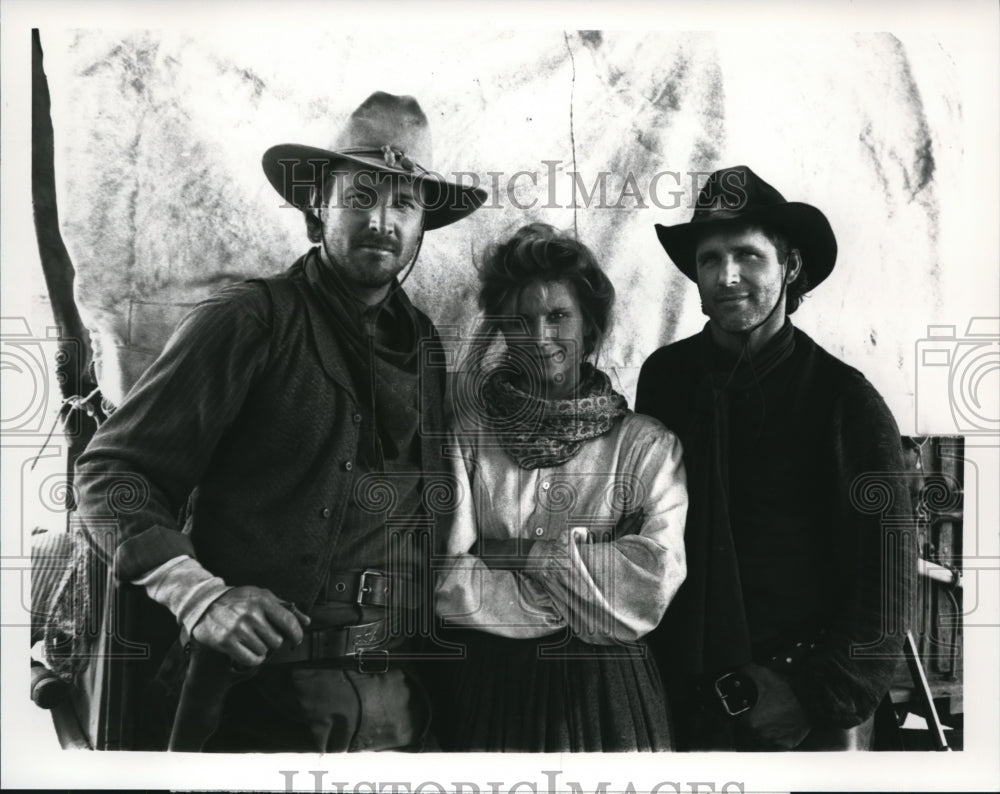 1990 Press Photo Bruce Boxleitner, Laura Johnson, Gregory Harrison in Red River- Historic Images