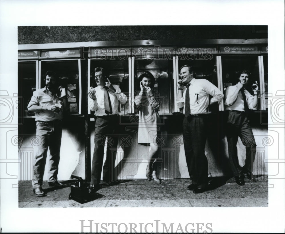 1988 Press Photo Fox&#39;s The Reporters - cvp73113- Historic Images
