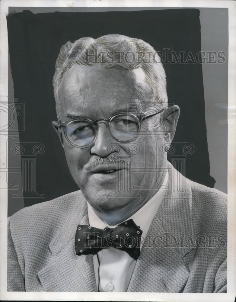 1963 Press Photo Philip W Porter Managing Editor of Plain Dealer - cvp74899- Historic Images