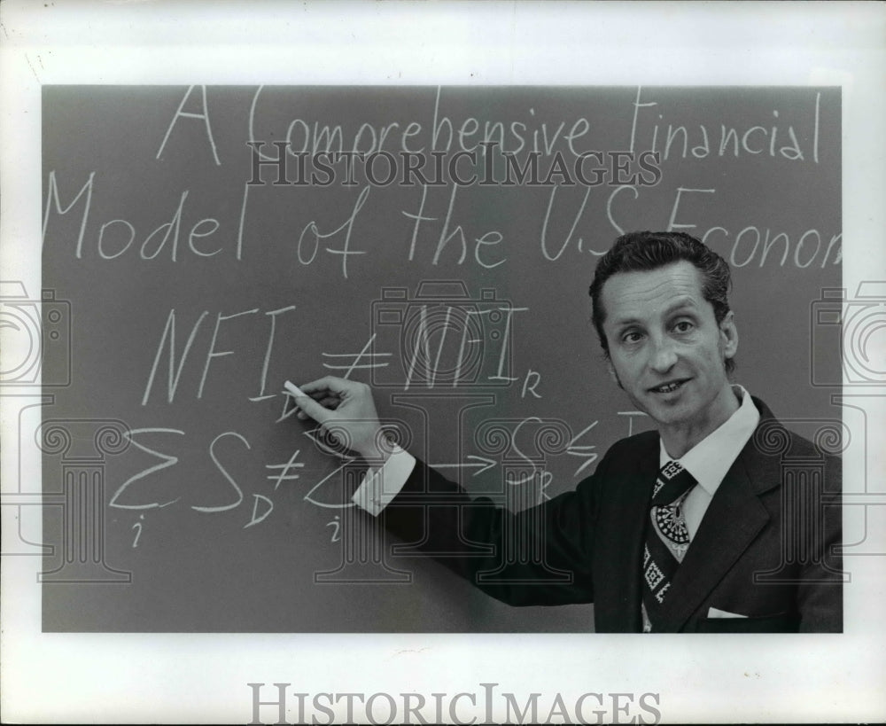 Press Photo Dr Vladimir Simunck Director Kent Econometrics Associates Inc- Historic Images