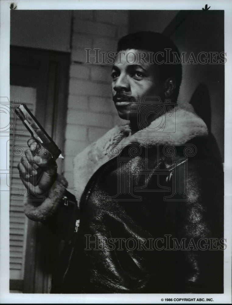 1986 Press Photo Carl Weathers in Fortune Dane - cvp76131- Historic Images