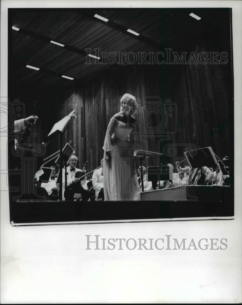1976 Press Photo Beverly Sills at Blossom - cvp76195- Historic Images