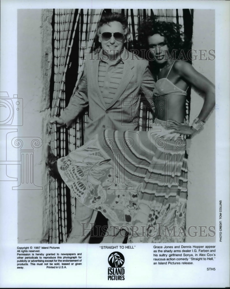 1987 Press Photo Grace Jones &amp; Dennis Hopper in Straight to Hell - cvp76302- Historic Images