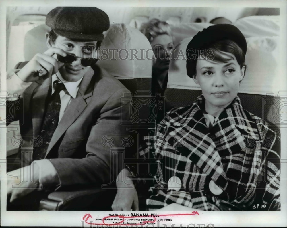 1965 Press Photo Jean Paul Belmondo & Jean Moreau in Banana Peel - cvp77010- Historic Images