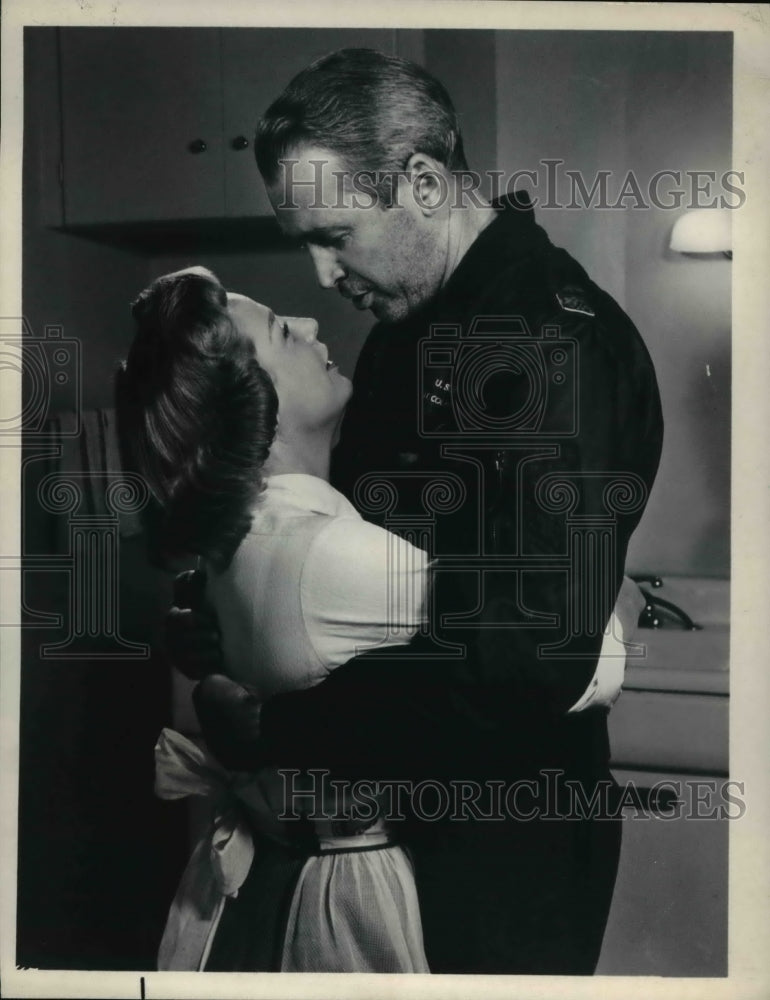 Press Photo June Allyson, James Stewart in Strategic Air Command - cvp77722- Historic Images