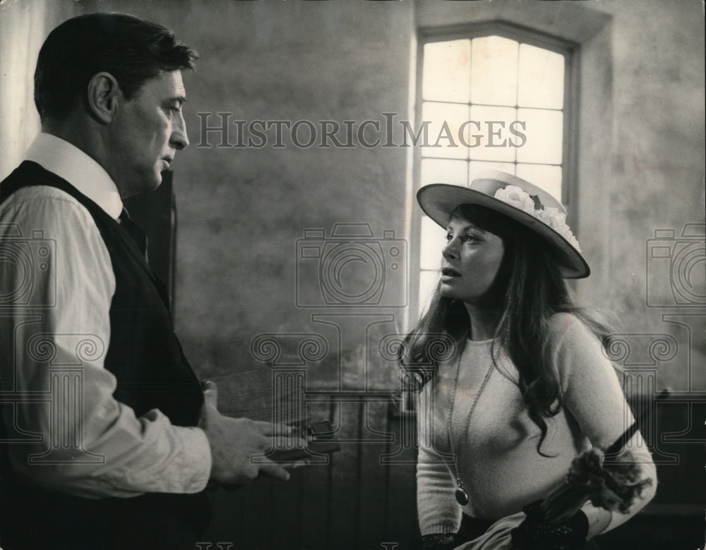 1969 Press Photo Robert Mitchum and Sarah Miles in Ryan&#39;s Daughter - cvp78650- Historic Images