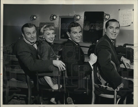 1954 Press Photo Jack Paar Evelyn Adams Richard Hayes Pupi Camp - cvp78684- Historic Images