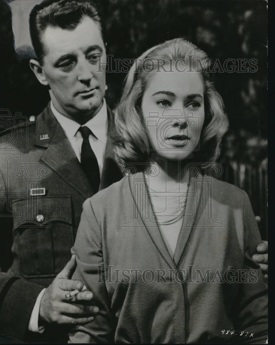 1958 Press Photo Robert Mitchum & May Britt - cvp79023- Historic Images