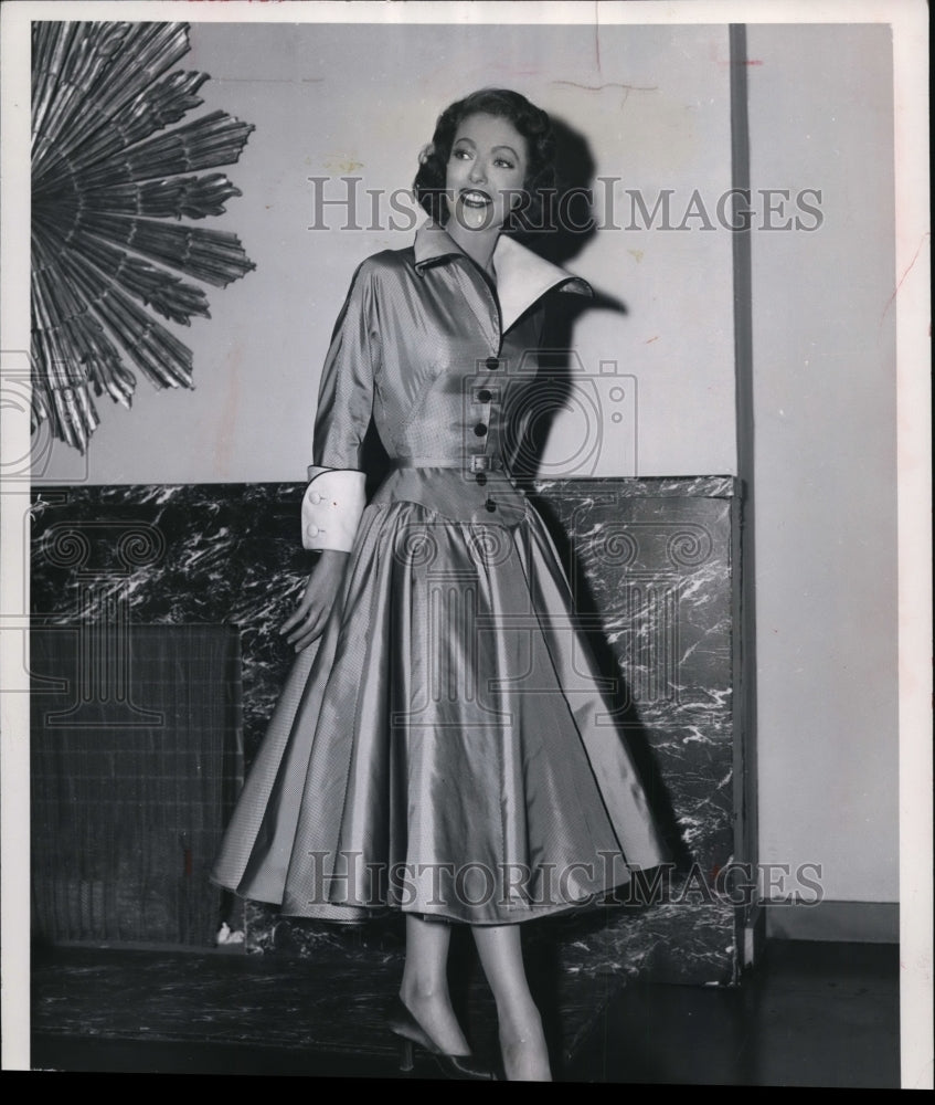 1954 Press Photo Movie and television actress Loretta Young - cvp81090- Historic Images