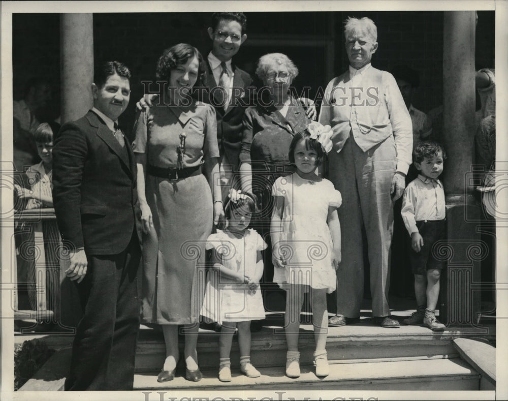 1934 Press Photo June Robles, kidnap victim, with her family in Tucson, Arizona.- Historic Images