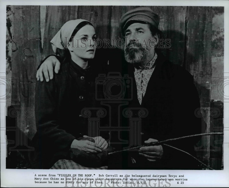 Load image into Gallery viewer, 1970 Press Photo Bob Carroll and Mary Ann Chinn in Fiddler on the Roof.
